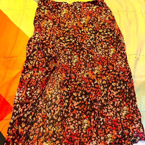 Fun floral midi length skirt - Picture 1 of 3